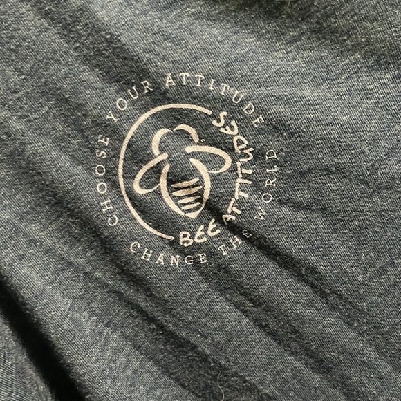 Let it Bee cute tee! Size XL. 🐝 - Picture 6 of 7